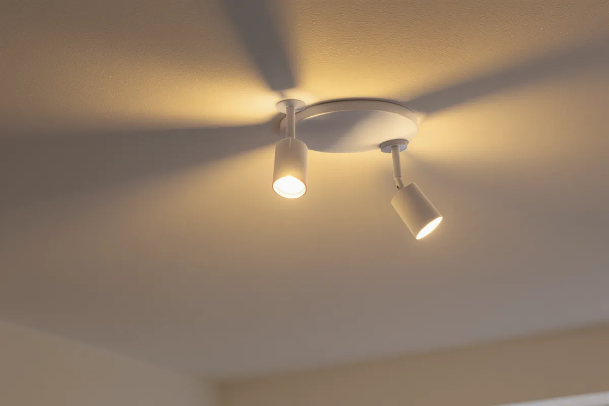 LED-belysning installerad av elektriker för energibesparing